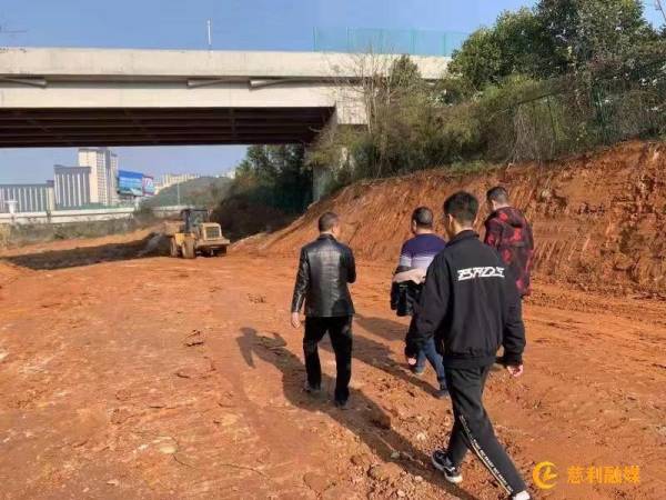 慈利縣建投集團(tuán)、慈姑建材公司：現(xiàn)場踏勘建筑垃圾綜合治理項目建設(shè)情況