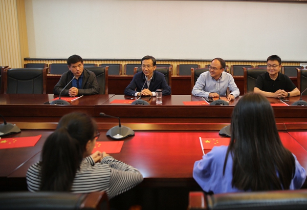 學生座談 - 副本 (2).jpg