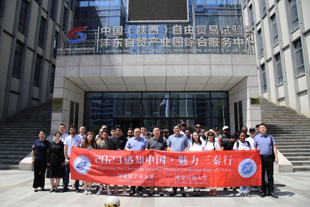 產(chǎn)業(yè)園合影